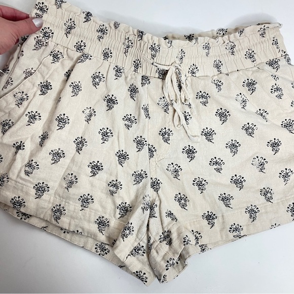 A New Day Ecru/ Cream Flower Print Linen Blend Pull-on Short Pockets Drawstring - Picture 3 of 12